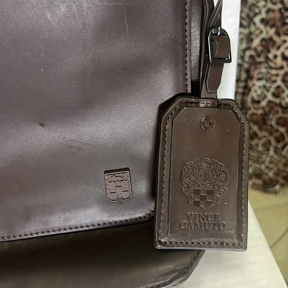 VINCE CAMUTO Unisex Office bag 💼 with tag name and padded for laptop or iPad